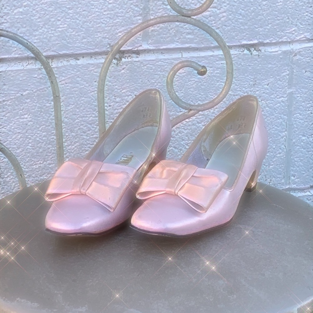 Vintage bow heels